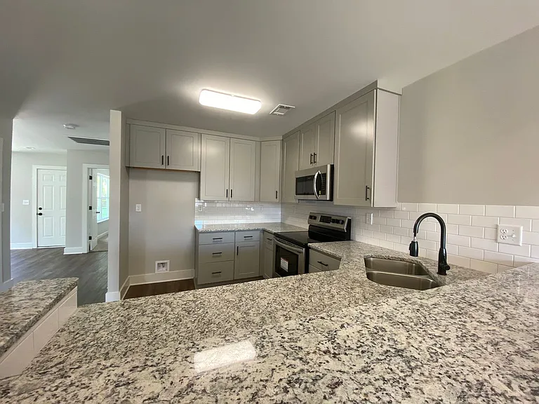 6228 Burbank Crossing Loop — Photo 10