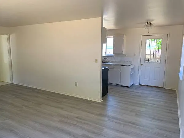 3329 Ward Ave — Photo 6