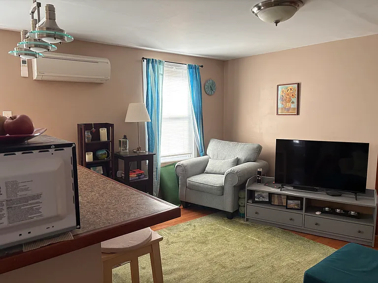 2224 Green St #5 — Photo 6