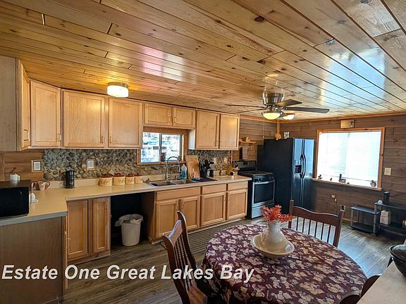 4th image of 3625 McKinley Rd