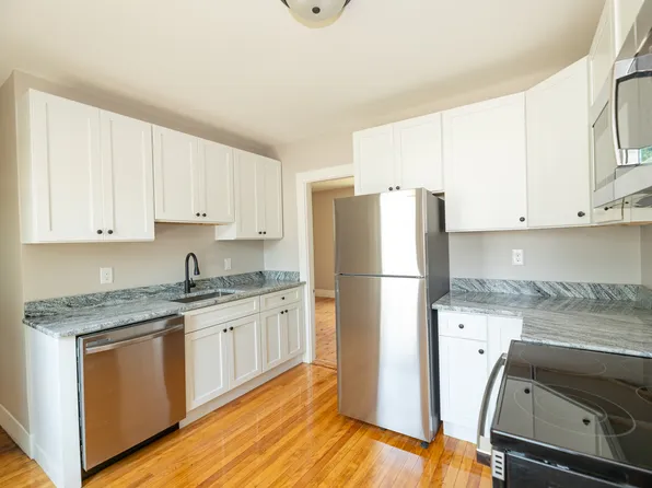 14 Winter St, Saco, ME 04072
