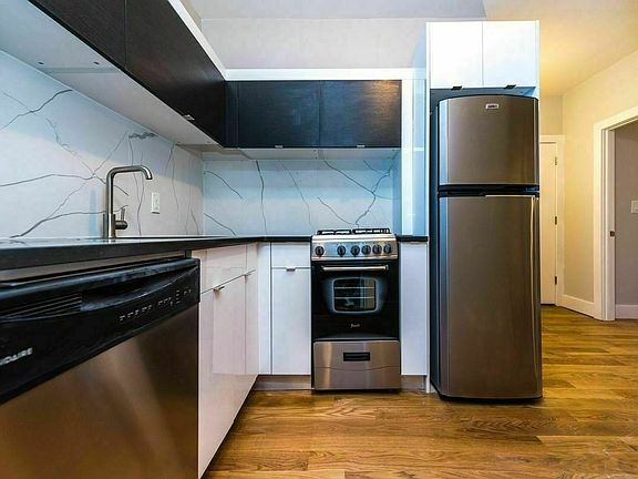 5th image of 283 Malcolm X Blvd #4Y