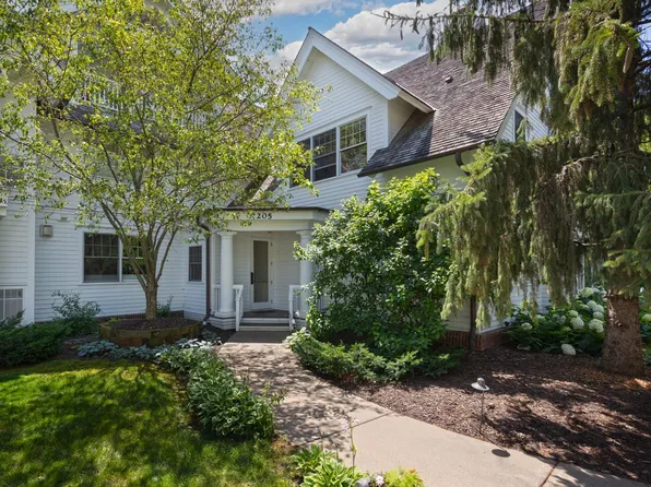 205 Mill St #S204, Excelsior, MN 55331