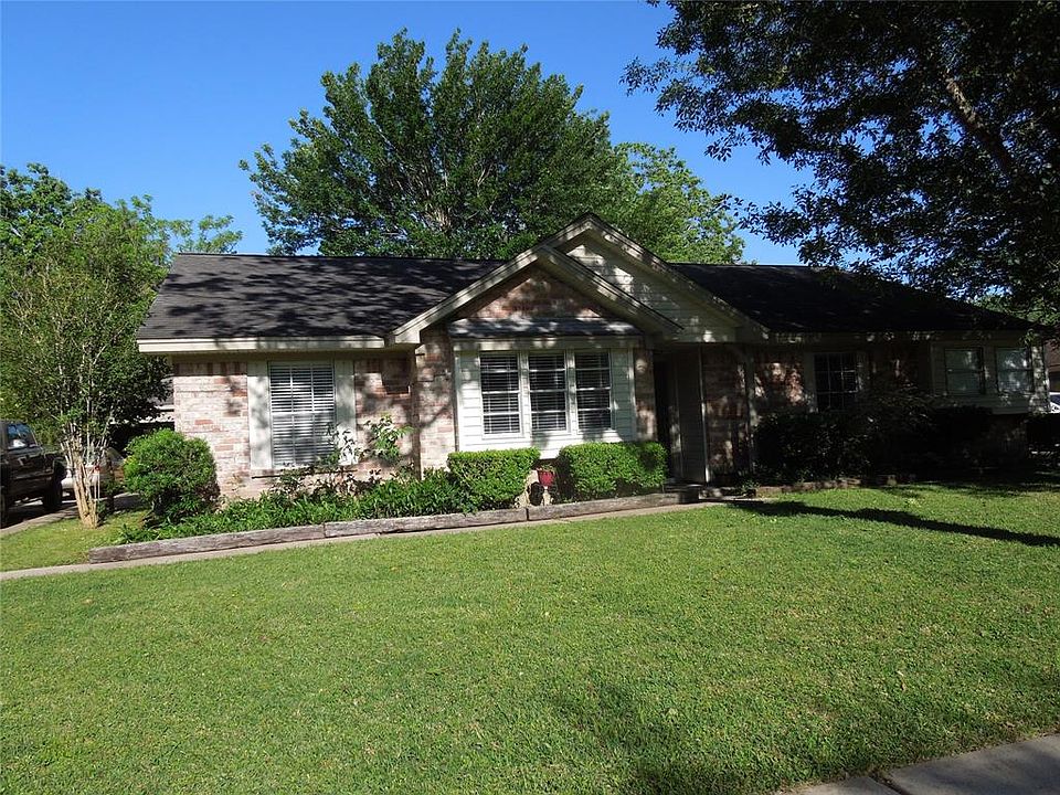 1st image of 337 W Castle Harbour Dr