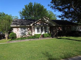 337 W Castle Harbour Dr, Friendswood, TX 77546