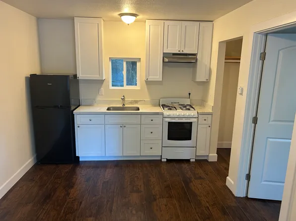 10381 Hwy 116 APT 3, Forestville, CA 95436