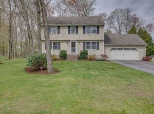 12 Benjamin Kidder Ln, Bedford, MA 01730