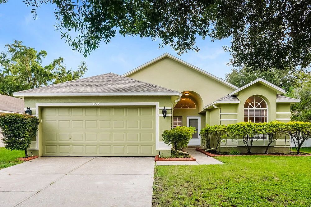 3 bed, 2.0 bath, 1599 sqft, $2,545 — Photo 1