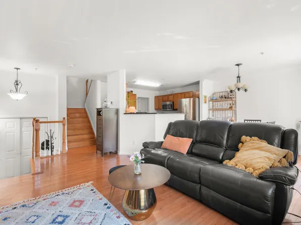 6 Elco Court image 4 of 29