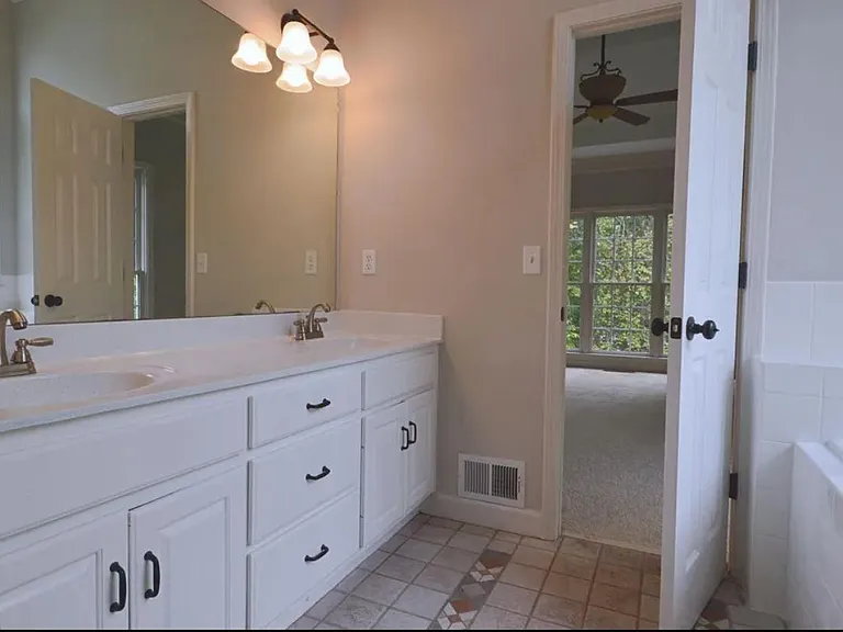 305 Lismore Ter — Photo 2