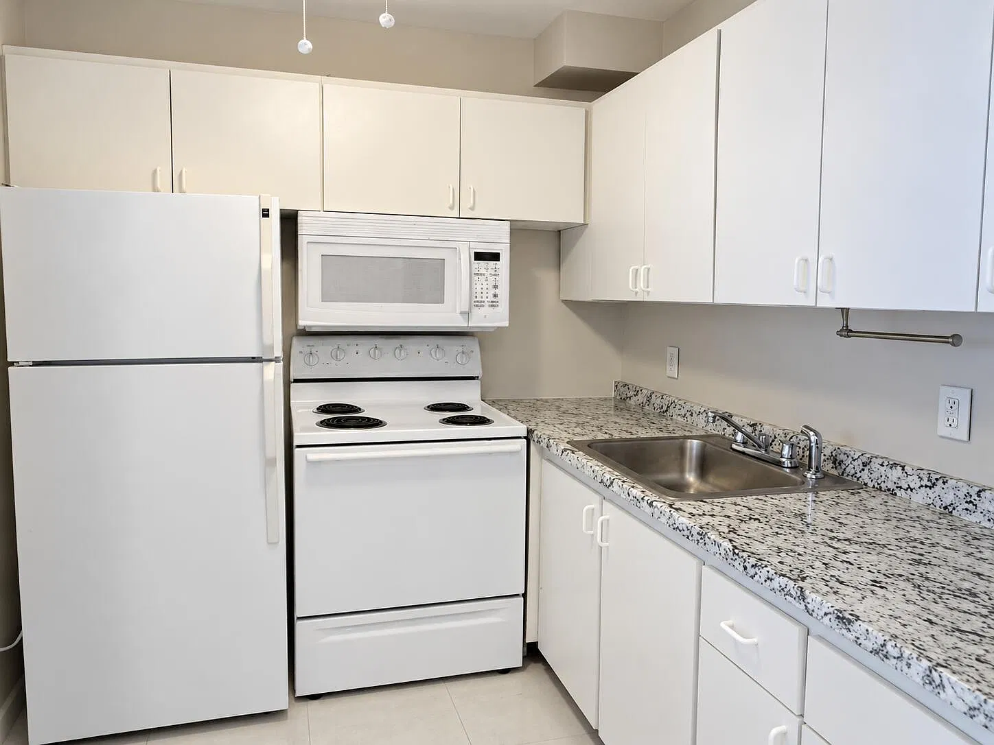 1 bed, 1.0 bath, 585 sqft, $1,600 — Photo 2