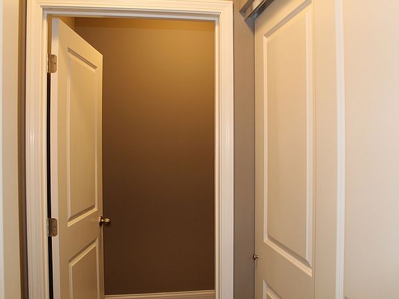 4th image of 201 Deerfield Ct