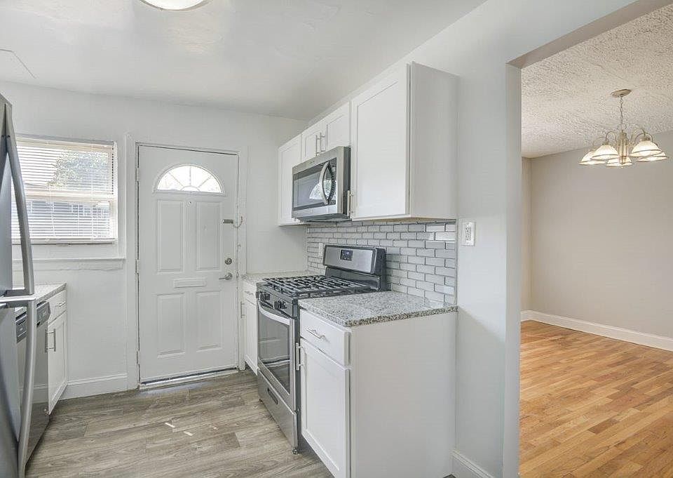 Elmwood Village Apartments and Townhomes 24 Mola Blvd Elmwood Park NJ