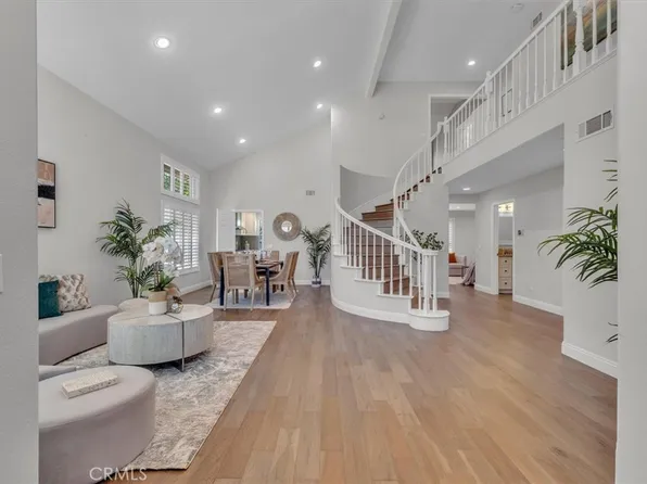 537 Savona Way, Oak Park, CA 91377