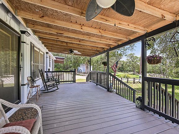 3rd image of 541 Hidden Oaks Dr