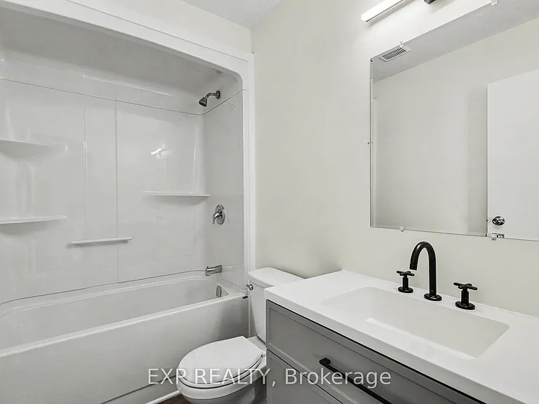 875 Laurier St #12 — Photo 18