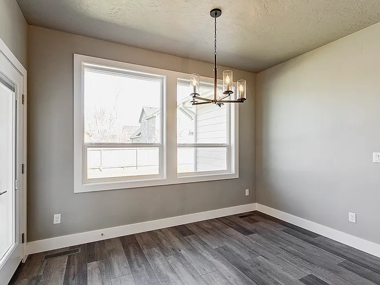 3008 E Shadowbluff St — Photo 5