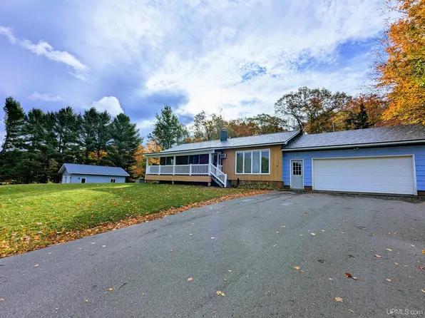 24 Heritage Dr, Negaunee, MI 49866