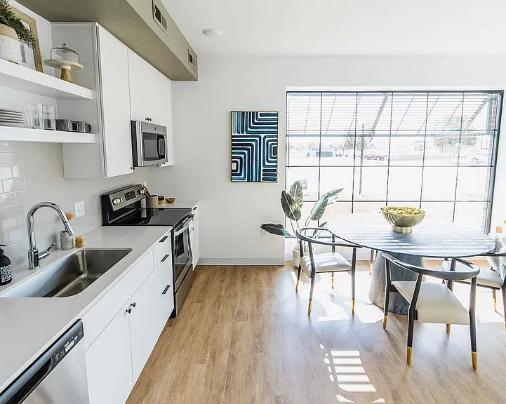 District Lofts ll Apartments — Photo 14