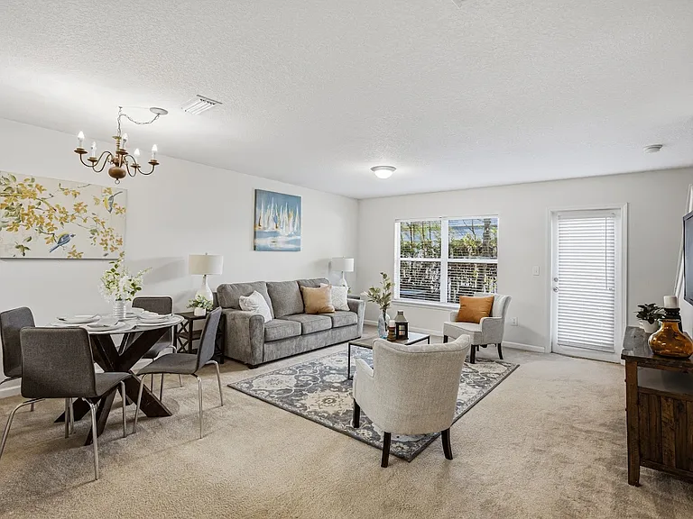living room / dinning combo