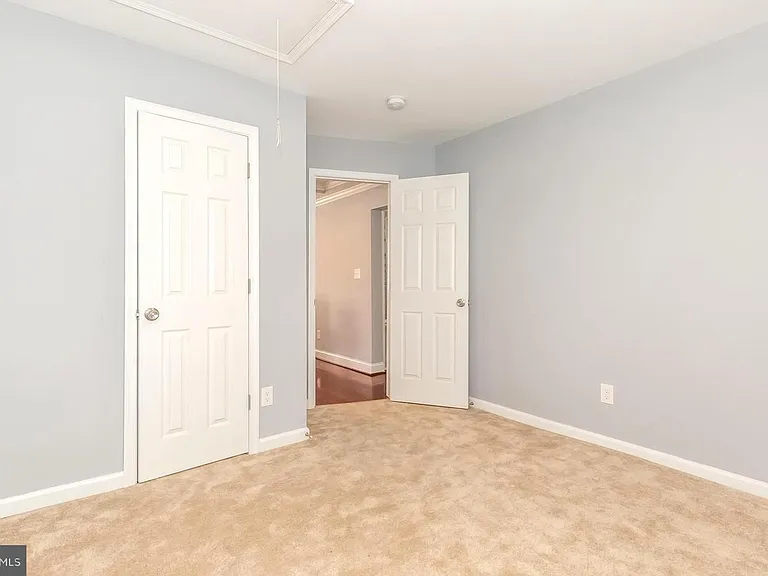 7 Robinson Ave — Photo 8