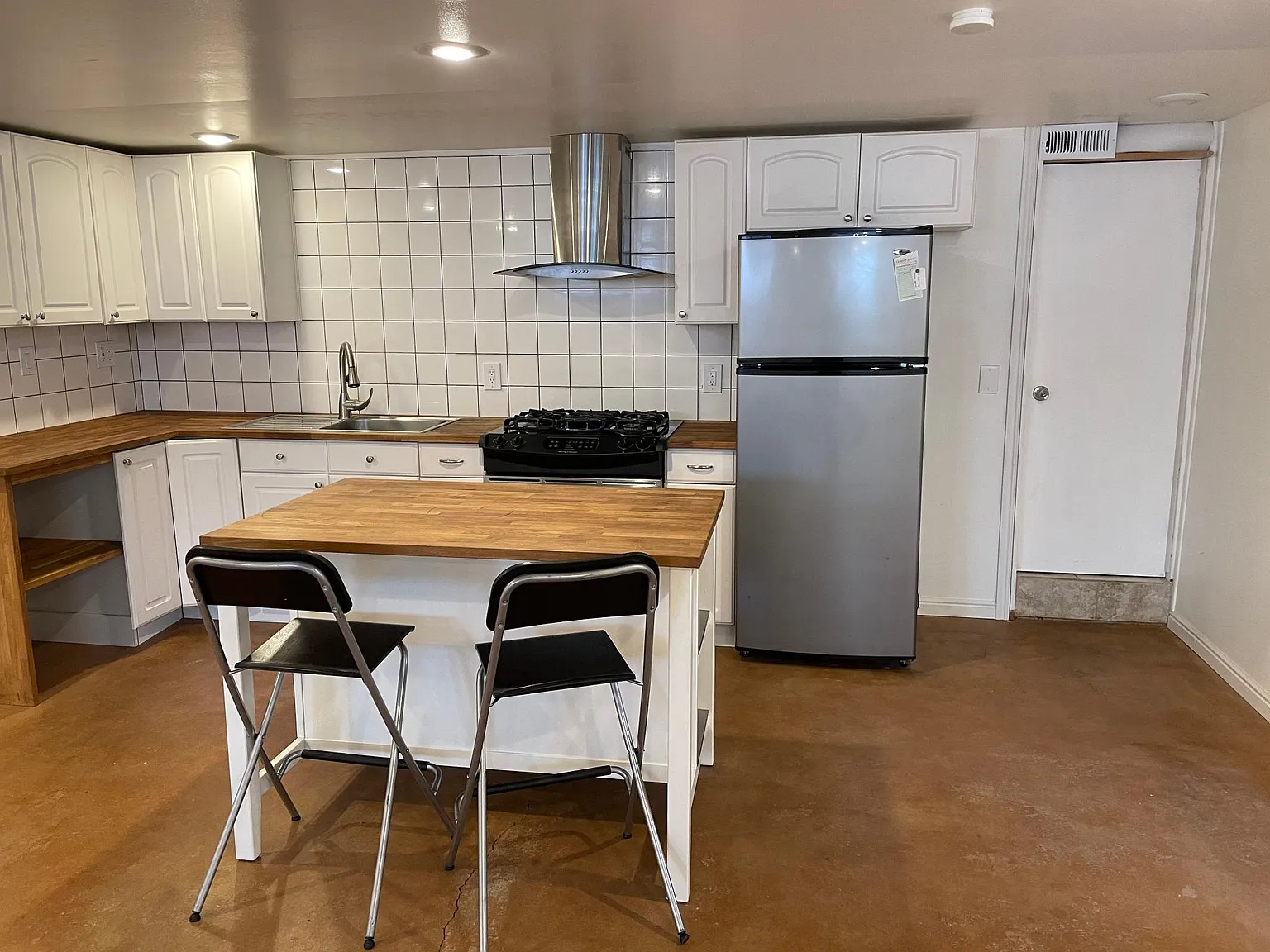 832 E Elgin Ave — Photo 3