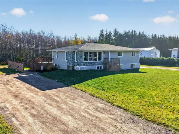 16 Francois Rd, Beaubassin East, NB E4P 7L8