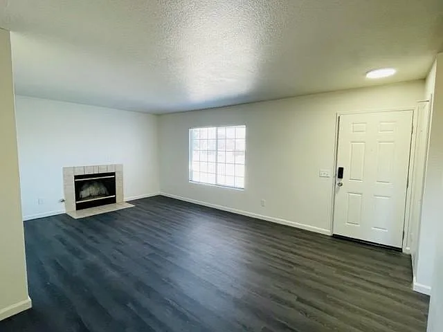 2 bed, 1006 sqft, $2,100 — Photo 3