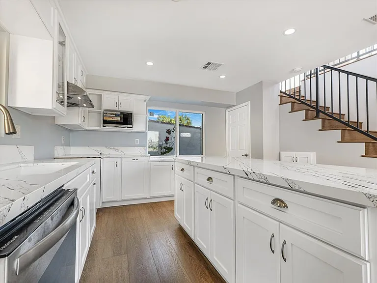 510 Neva Pl — Photo 7