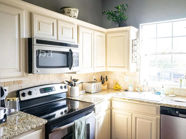 1818 N Fitzhugh Ave #8 — Photo 7