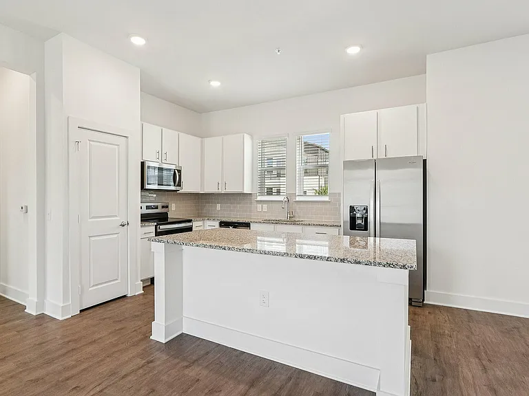 29-web-or-mls-3730 Dupont Ave Unit 5202-S1508-007 (1)
