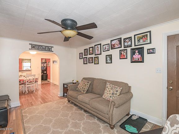 5th image of 613 Ervay Ave