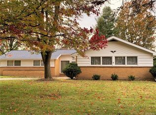 16 Hunters Ln, Williamsville, NY 14221