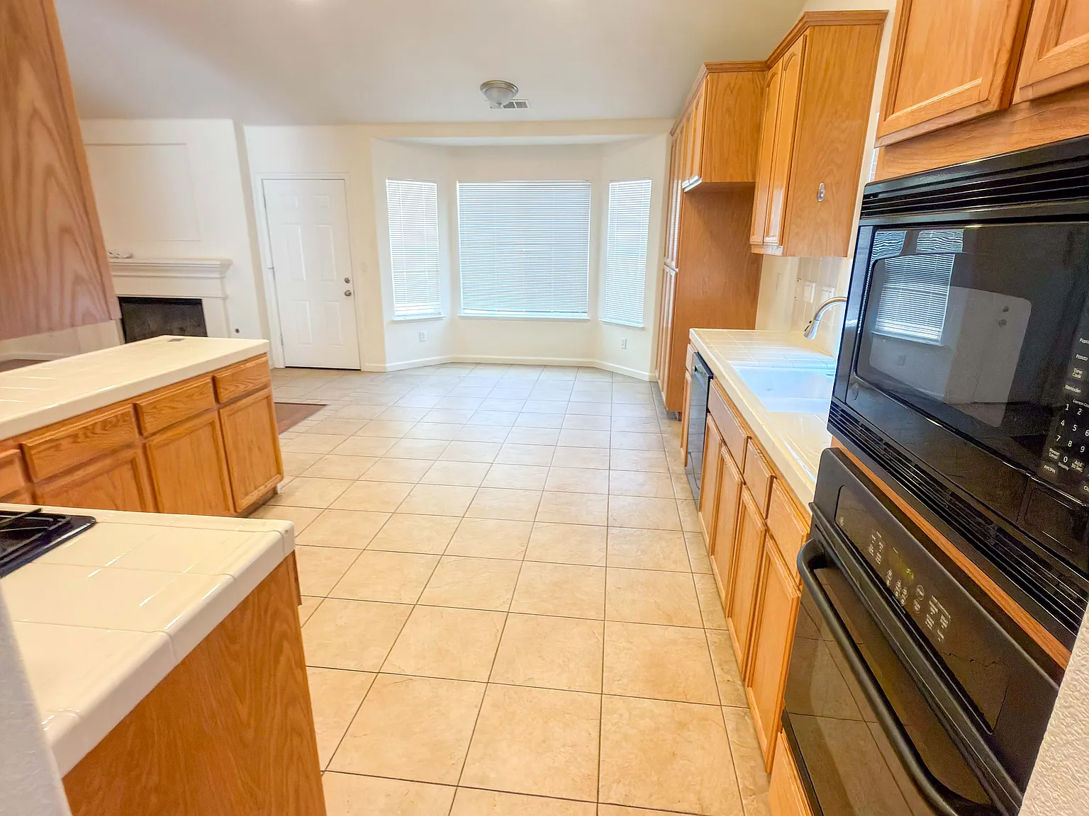 4 bed, 2255 sqft, $2,600 — Photo 2