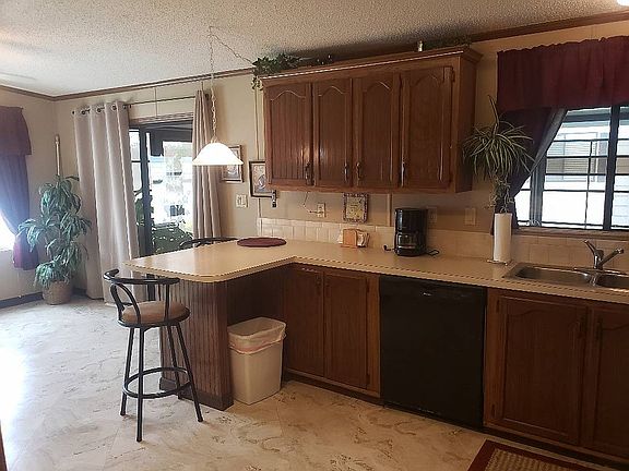 5th image of 779 Forest Ln