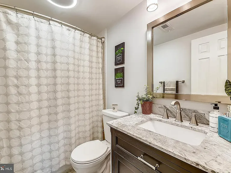 1124 25th St NW #201 — Photo 9