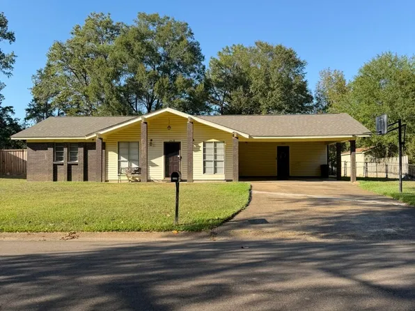 2438 Upper Dr, Pearl, MS 39208