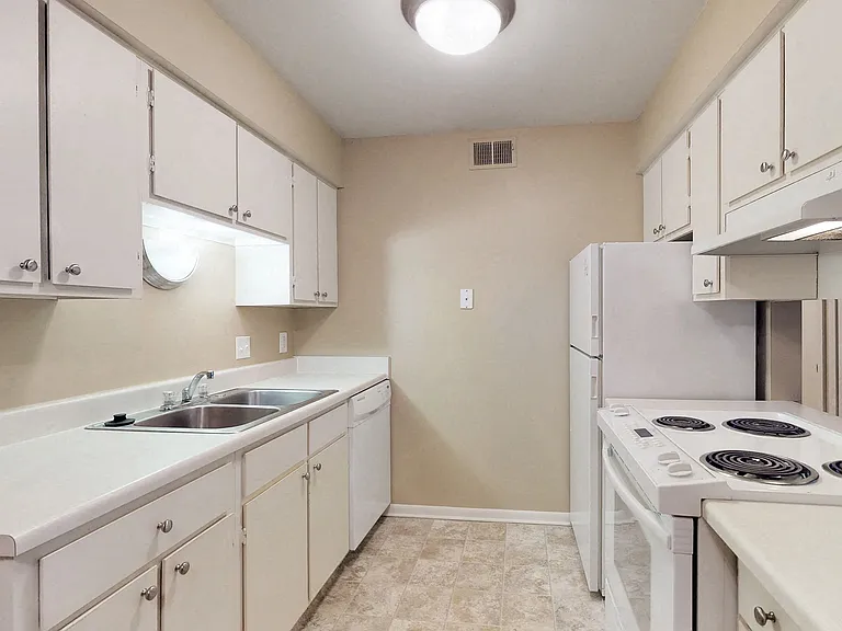 Westwood Apartments — Photo 30