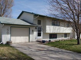 1641 S Summit Ave, Newcastle, WY 82701