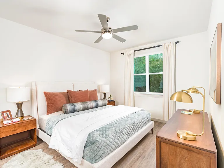Beckett West Fork apartment homes feature spacious bedrooms with 9-foot ceilings, oversized windows, and ceiling fans.