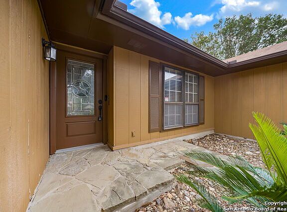 4th image of 6134 Royal Point Dr