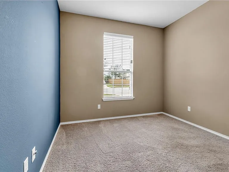504 Hoot Owl Ln S — Photo 12