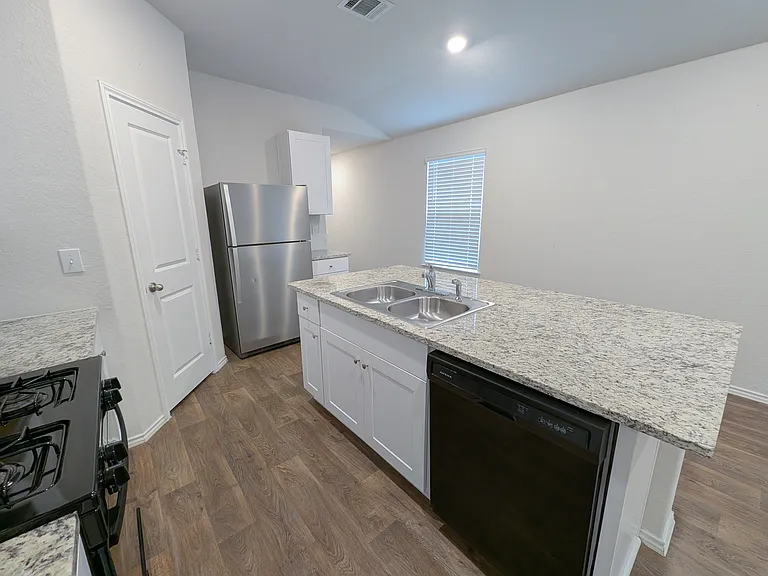 3526 Angus Xing — Photo 8
