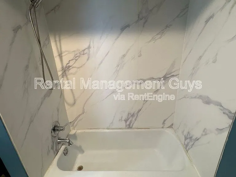1408 Washington St NE #2 — Photo 11