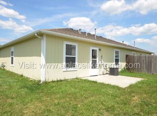 2020 Rock Creek Ct, Tonganoxie, KS 66086