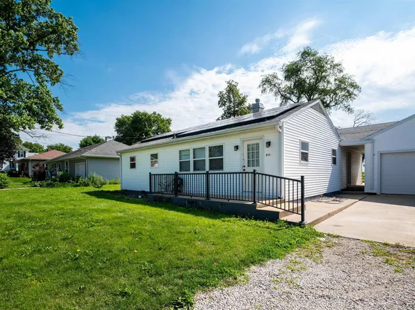 200 S Francis St, Washburn, IL 61570