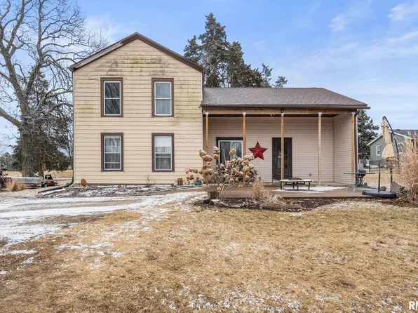 705 Jones St, Le Claire, IA 52753