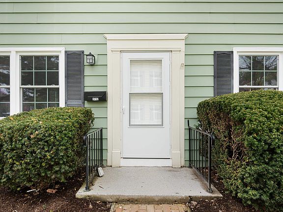 4th image of 2712 Newton Ct
