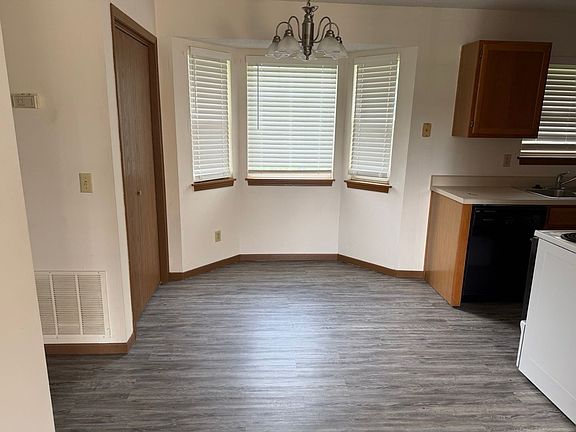 3rd image of 805 Clark St #Ju-821