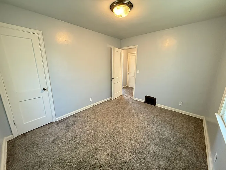 2124 Lansing Ave — Photo 15